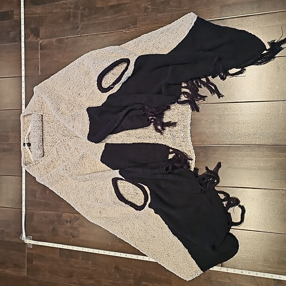 Super soft and cozy pancho rap with armhol